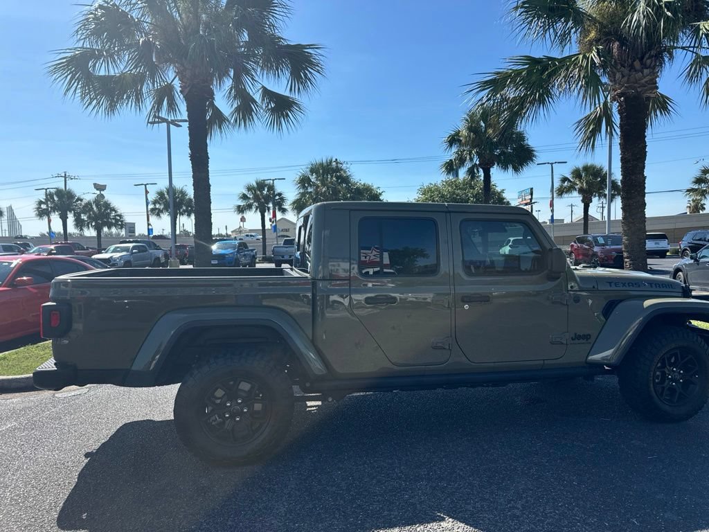 Used 2025 Jeep Gladiator Sport AWD/4WD image 5