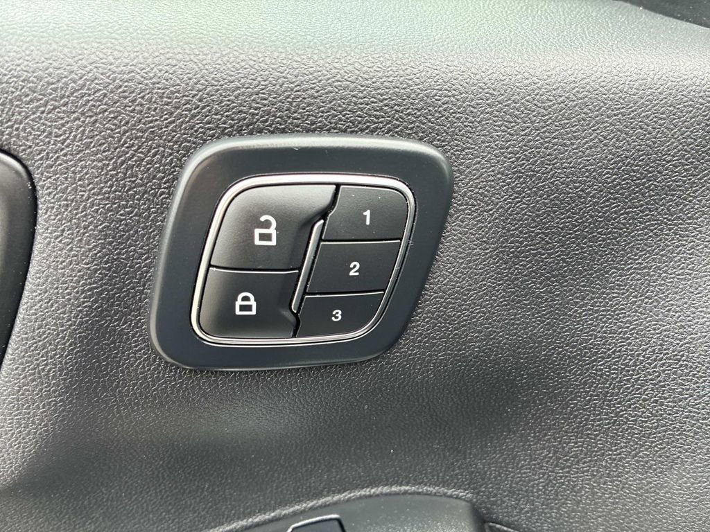 Certified 2024 Ford Escape Platinum AWD/4WD image 24