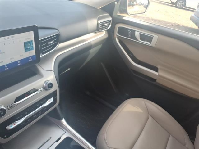 Certified 2022 Ford Explorer XLT w/ Equipment Group 202A image 24