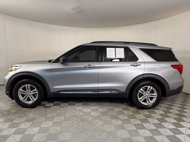 Certified 2022 Ford Explorer XLT RWD image 3