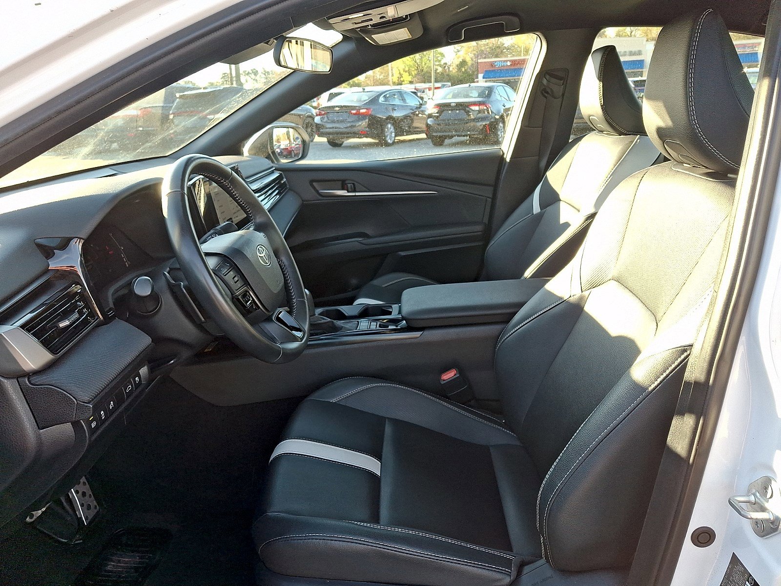 Used 2025 Toyota Camry SE FWD image 12