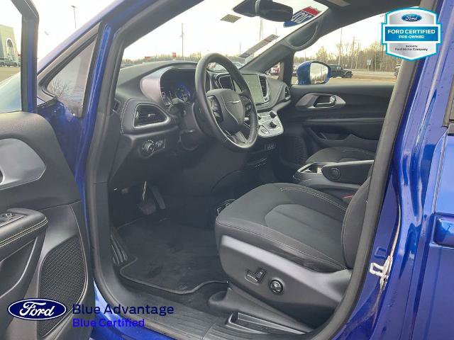 Used 2021 Chrysler Pacifica Touring image 12