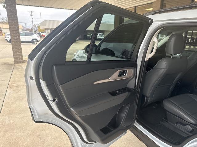 Certified 2025 Ford Explorer Active w/ Active Comfort Package image 18