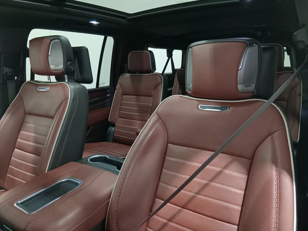 Used 2023 GMC Yukon XL Denali Ultimate AWD/4WD image 17