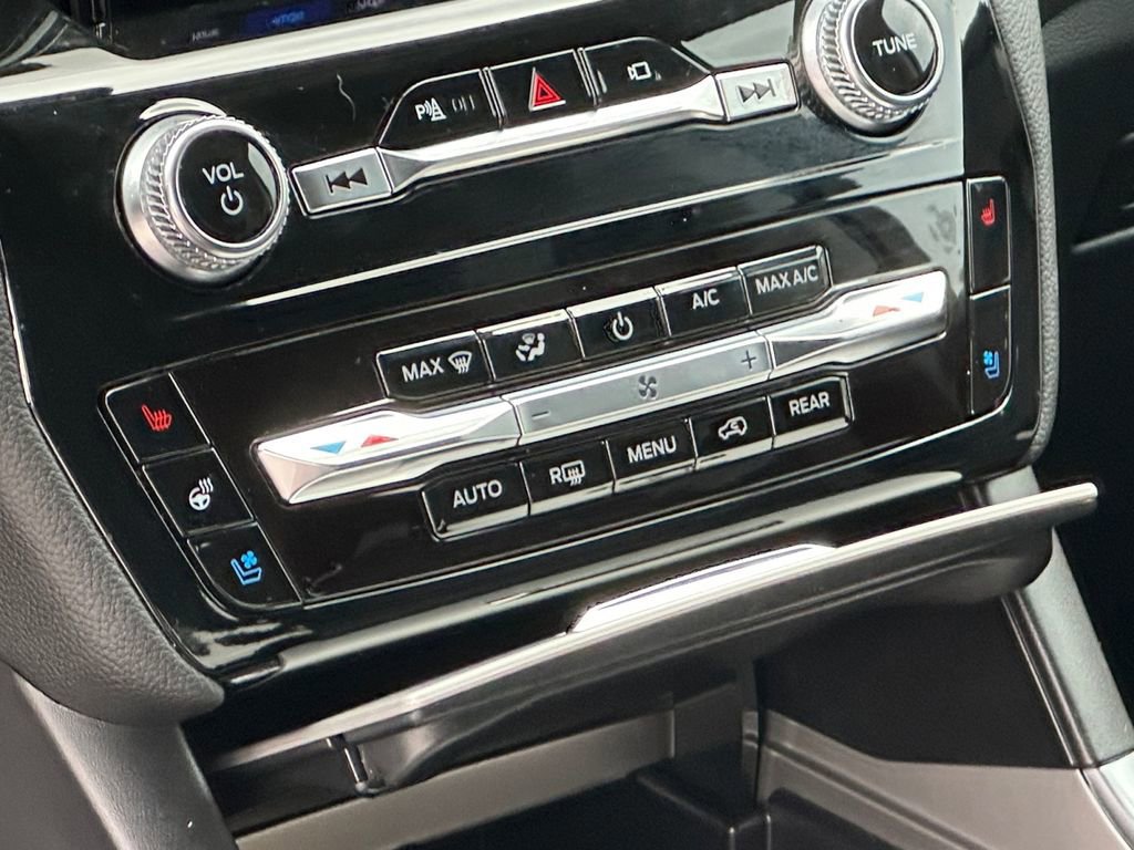 Certified 2022 Ford Explorer Limited w/ Limited Technology Package image 16