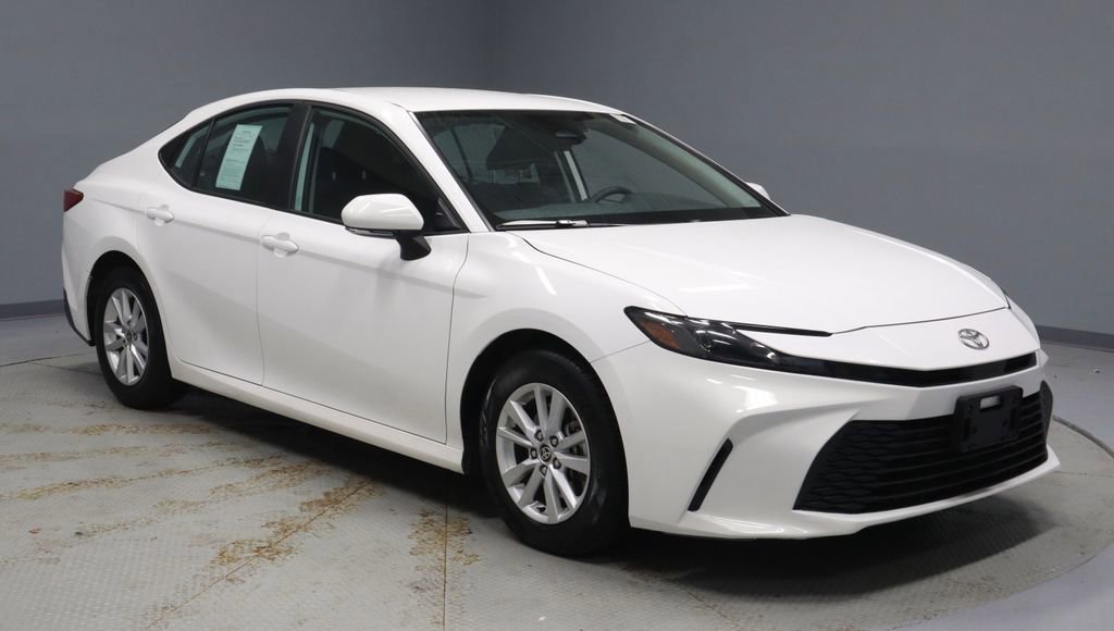 Used 2025 Toyota Camry LE FWD image 7