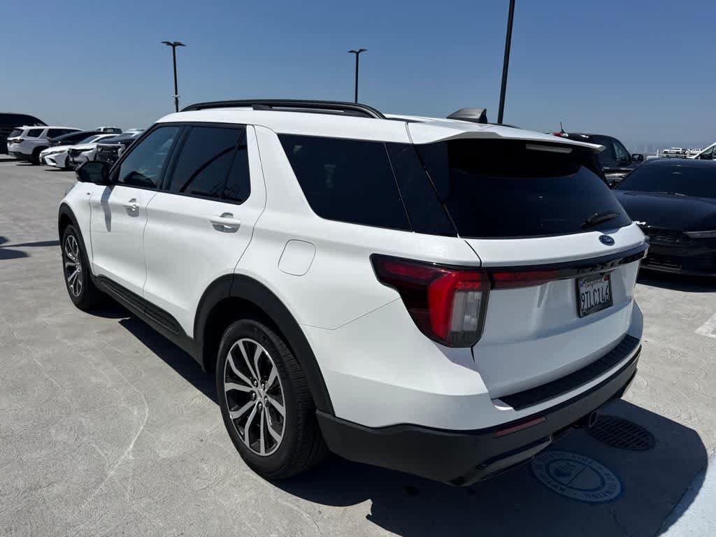 Certified 2025 Ford Explorer ST-Line RWD image 3