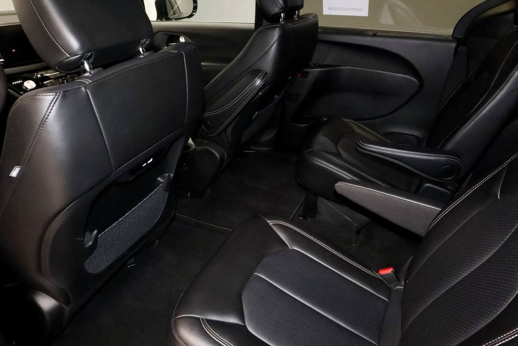 Used 2025 Chrysler Pacifica Select FWD image 21