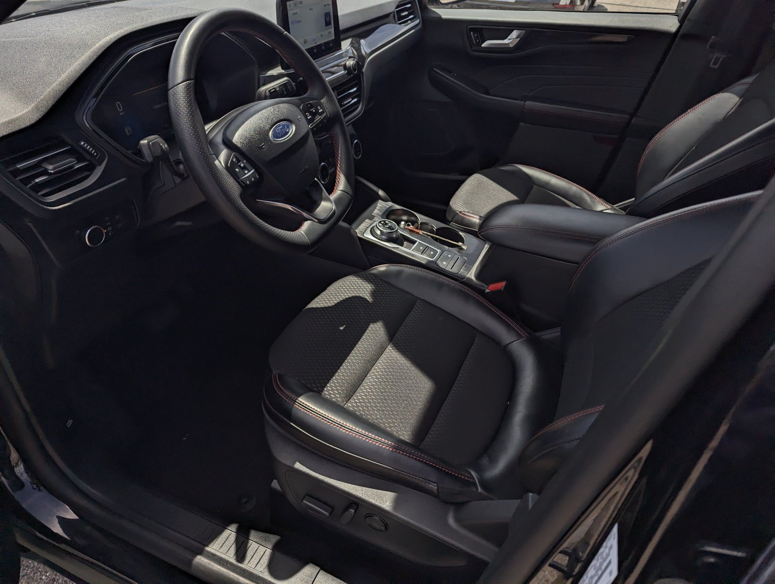 Certified 2025 Ford Escape ST-Line FWD image 9
