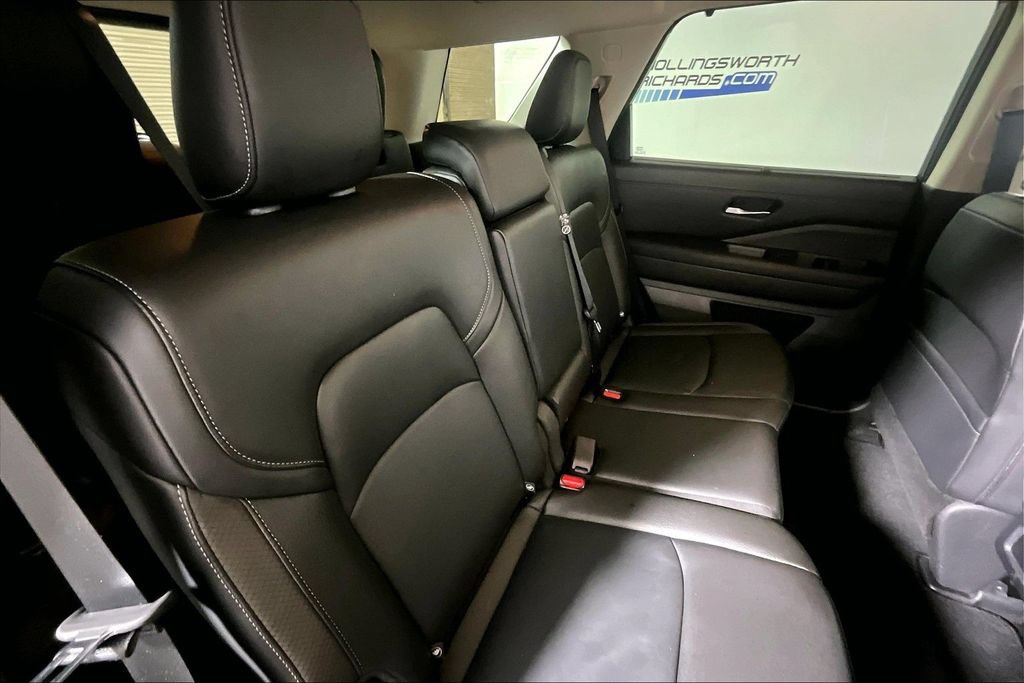 Used 2025 Nissan Pathfinder SL FWD image 22
