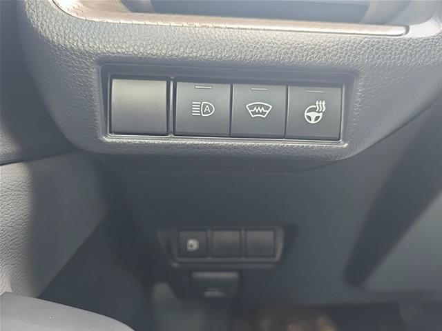 Used 2025 Toyota Prius XLE AWD/4WD image 18