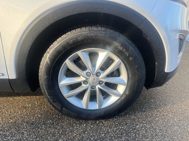 Used 2018 Kia Sorento AWD image 10