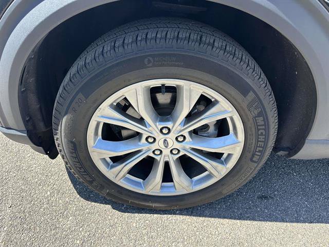 Certified 2023 Ford Explorer Limited w/ Limited Technology Package AWD/4WD image 35