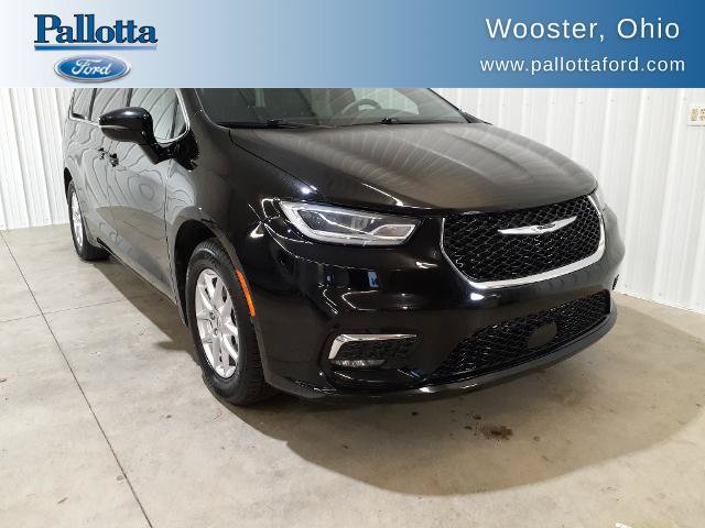 Used 2025 Chrysler Pacifica Select FWD image 1