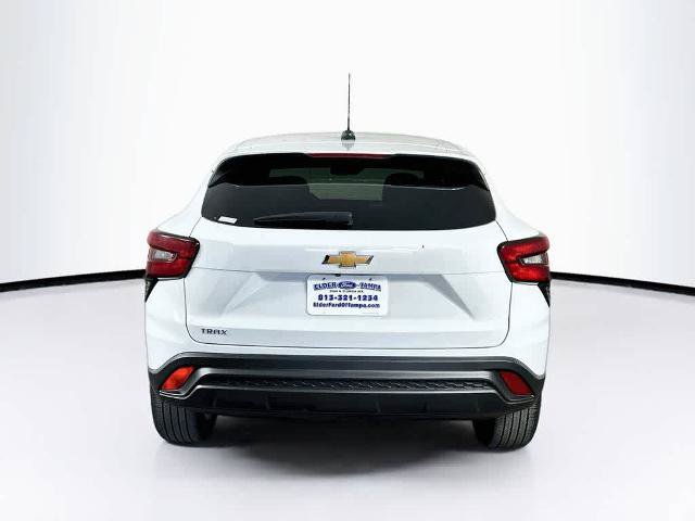 Used 2024 Chevrolet Trax LS w/ LS Convenience Package FWD image 5