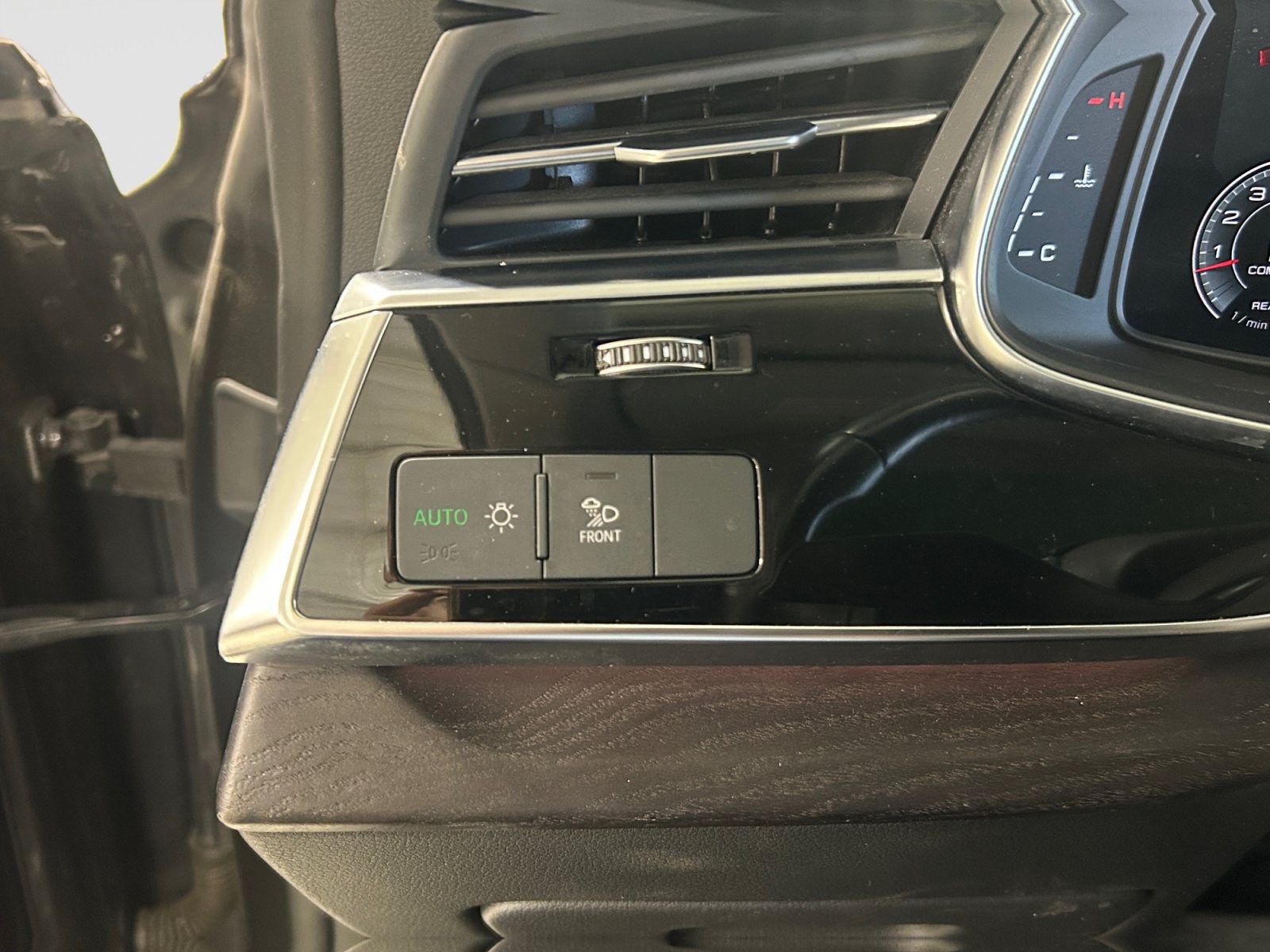 Used 2022 Audi Q8 Premium Plus AWD/4WD image 20