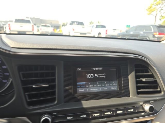 Used 2020 Hyundai Elantra SE FWD image 9