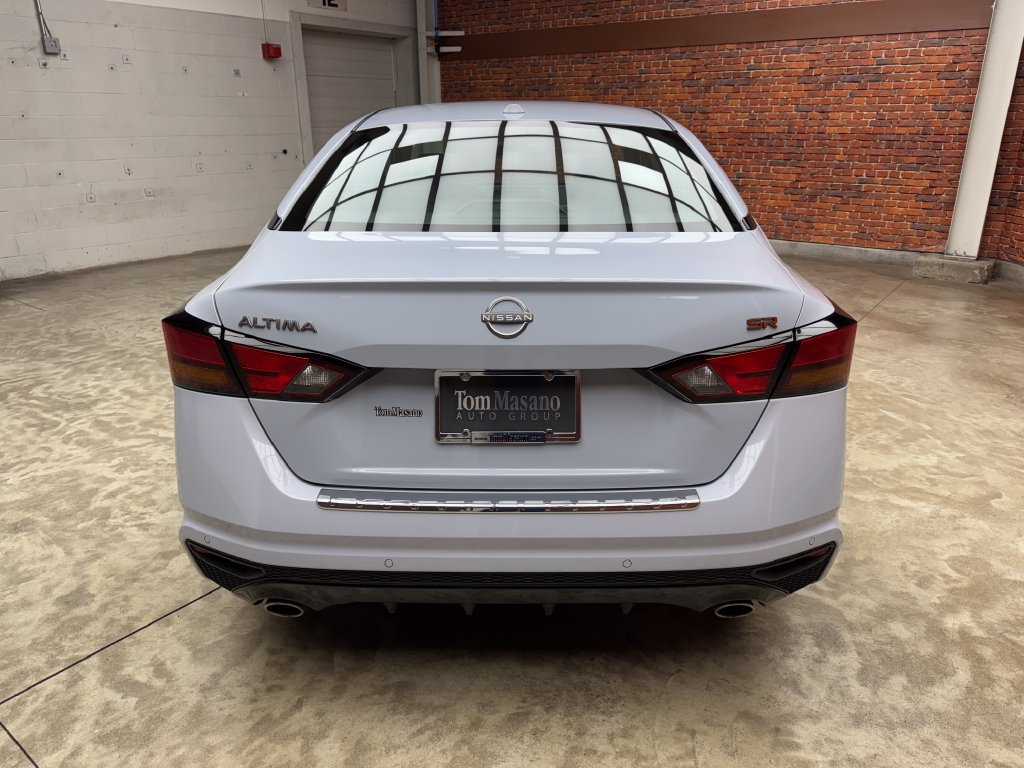 Used 2023 Nissan Altima 2.5 SR FWD image 3