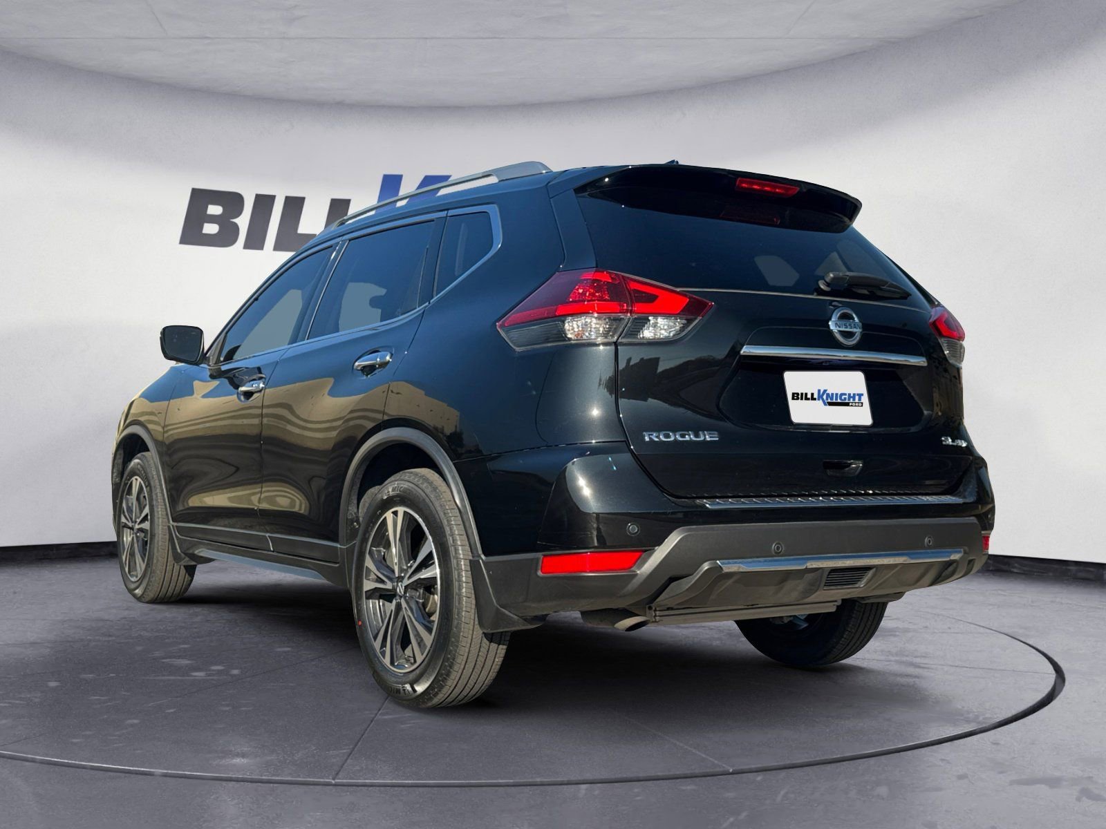 Used 2019 Nissan Rogue SV w/ Premium Package image 3