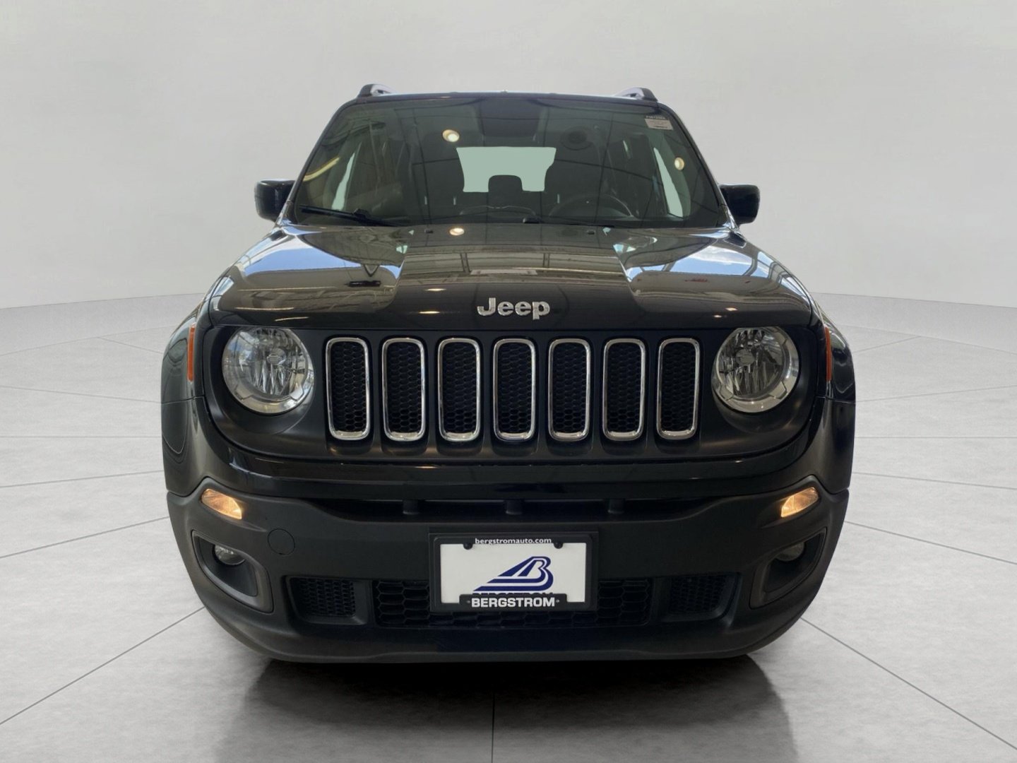 Used 2018 Jeep Renegade Latitude w/ Cold Weather Group AWD/4WD image 4