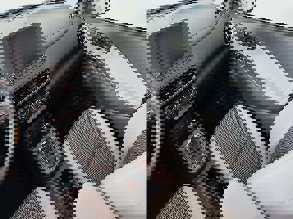 Used 2023 Hyundai Kona SE w/ Cargo Package image 14