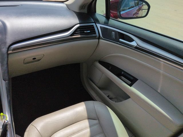 Certified 2018 Ford Fusion SE w/ Fusion SE Technology Package FWD image 19