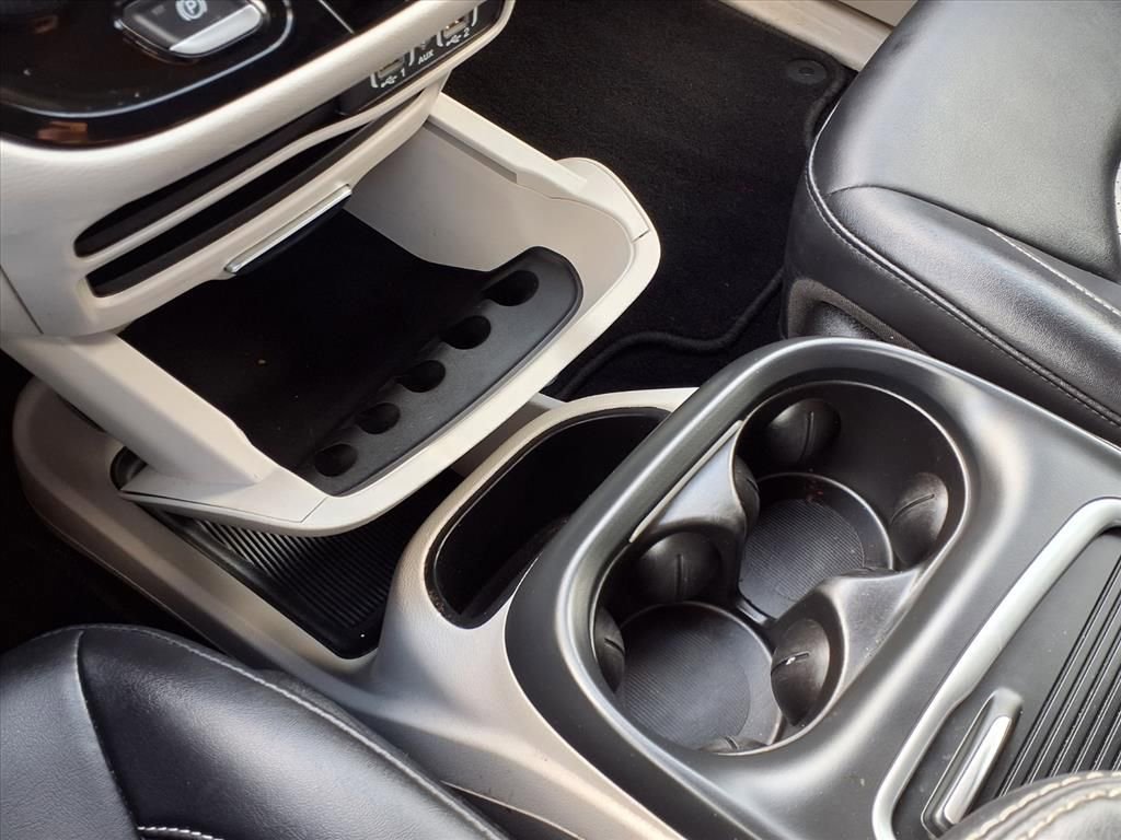 Used 2024 Chrysler Pacifica Touring-L image 22