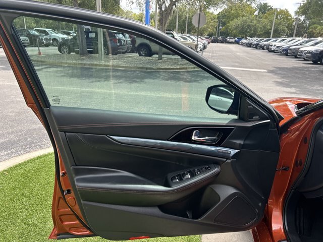 Used 2022 Nissan Maxima SR w/ Sport Mat Group FWD image 9