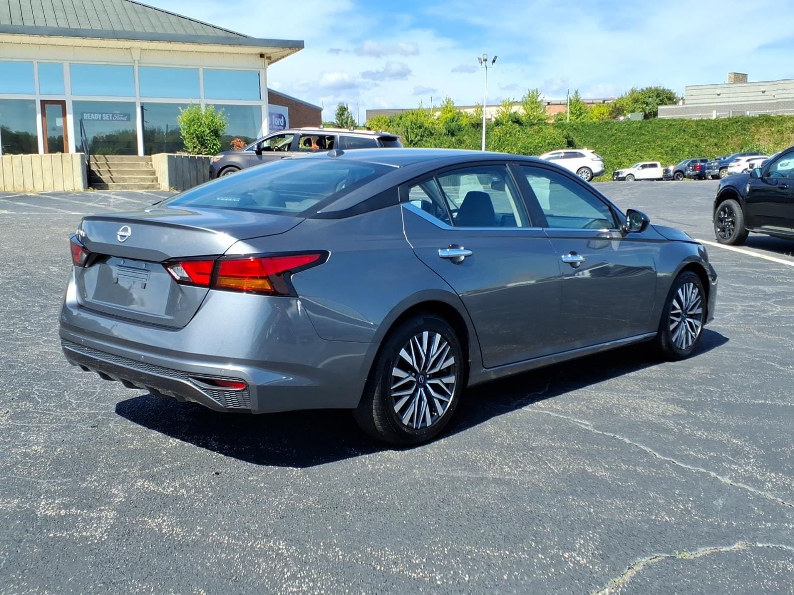 Used 2025 Nissan Altima 2.5 SV FWD image 8