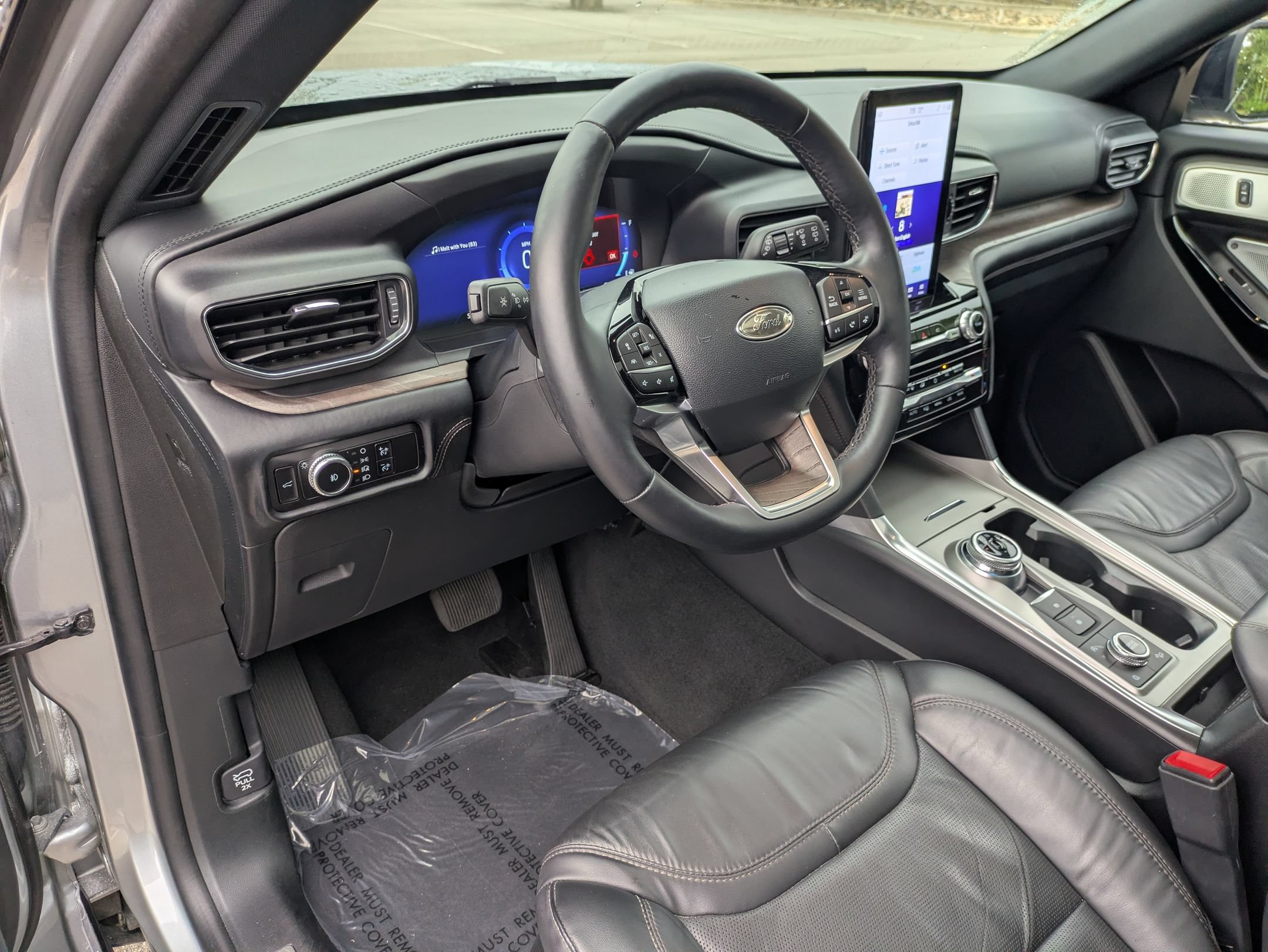 Certified 2023 Ford Explorer Platinum w/ Technology Package AWD/4WD image 14