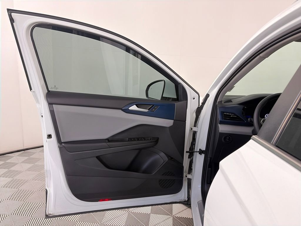 Used 2022 Volkswagen Taos SE image 10