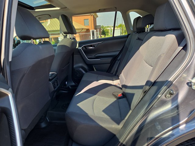 Used 2019 Toyota RAV4 XLE FWD image 11