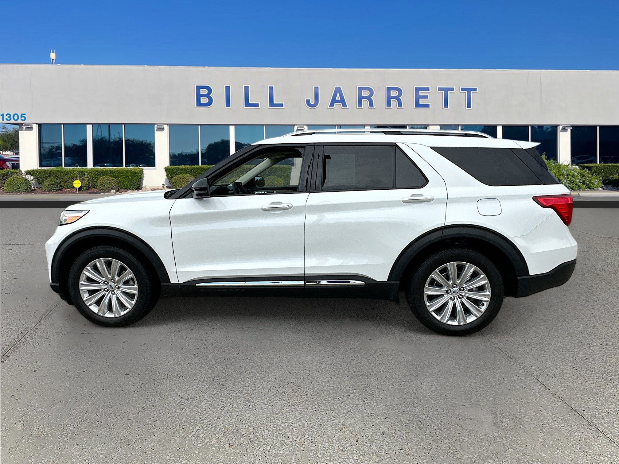Certified 2023 Ford Explorer Limited w/ Limited Technology Package RWD image 4