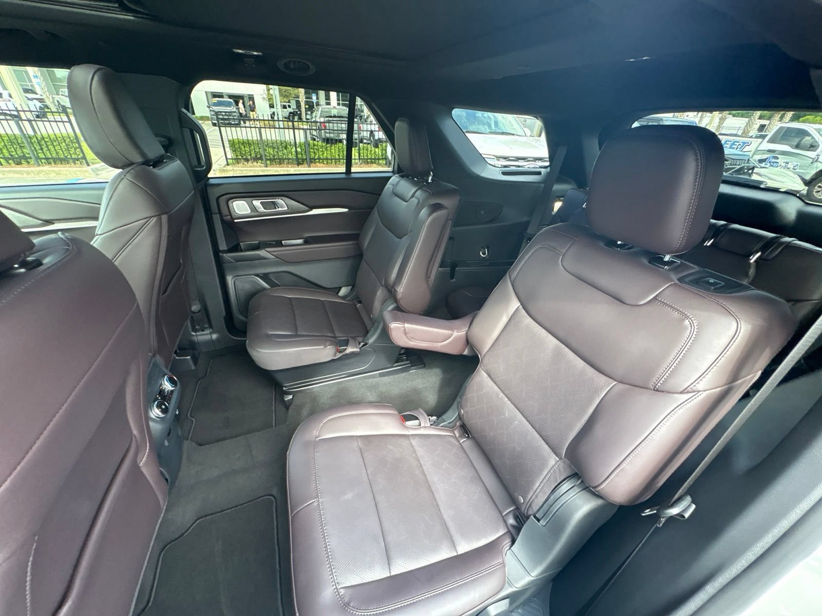 Certified 2025 Ford Explorer Platinum RWD image 21