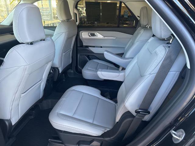 Certified 2025 Ford Explorer Active w/ Active Comfort Package RWD image 17