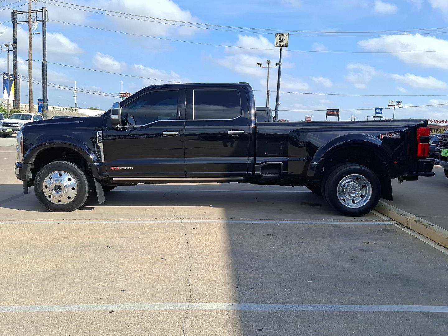 Certified 2024 Ford F450 Platinum w/ FX4 Off-Road Package AWD/4WD image 31