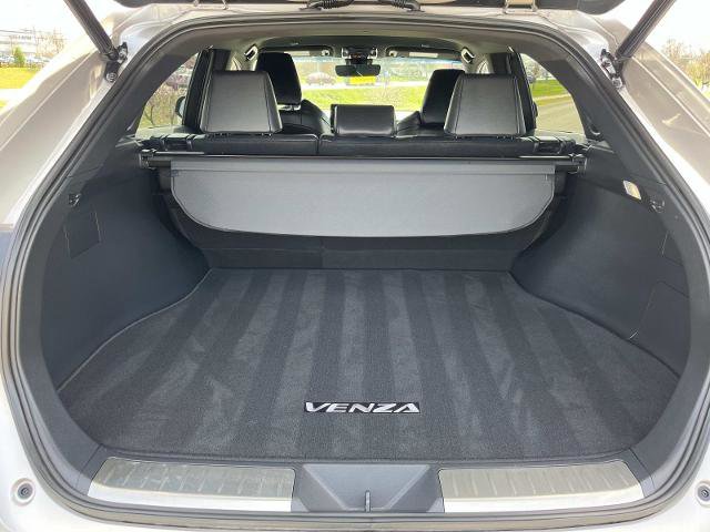 Used 2023 Toyota Venza XLE image 11