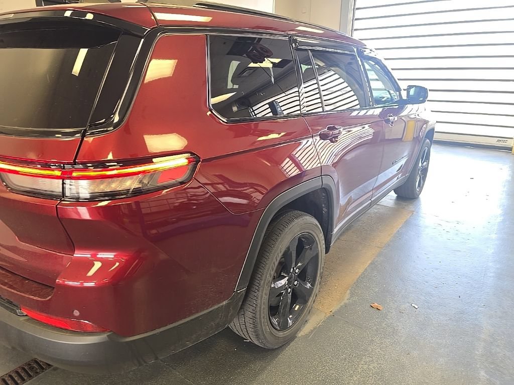 Used 2023 Jeep Grand Cherokee L Laredo AWD/4WD image 3
