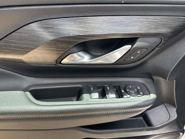 Used 2024 GMC Terrain SLE w/ Driver Convenience Package FWD image 19