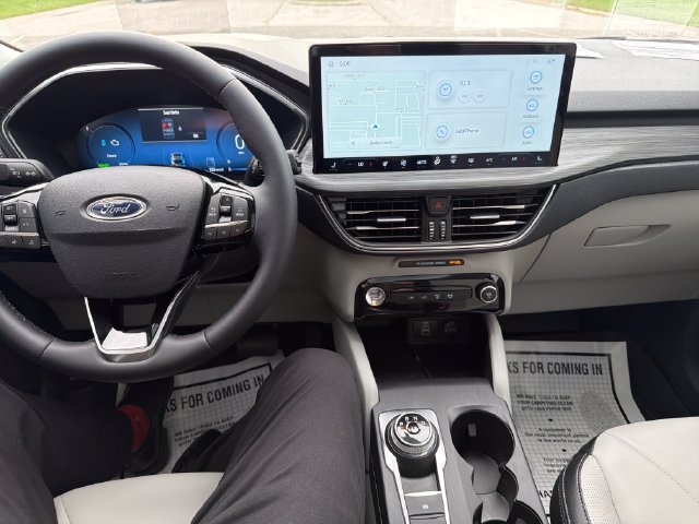 Certified 2025 Ford Escape Platinum w/ Premium Technology Package FWD image 19