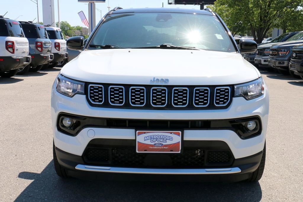Used 2025 Jeep Compass Limited AWD/4WD image 3