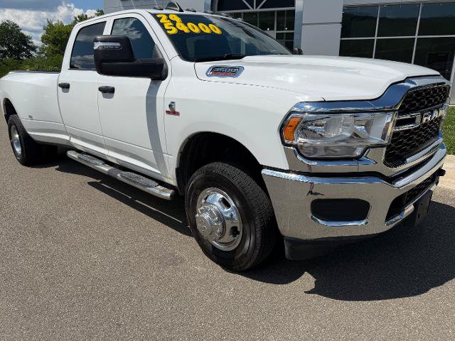 Used 2024 RAM 3500 Tradesman w/ Chrome Appearance Group AWD/4WD image 4