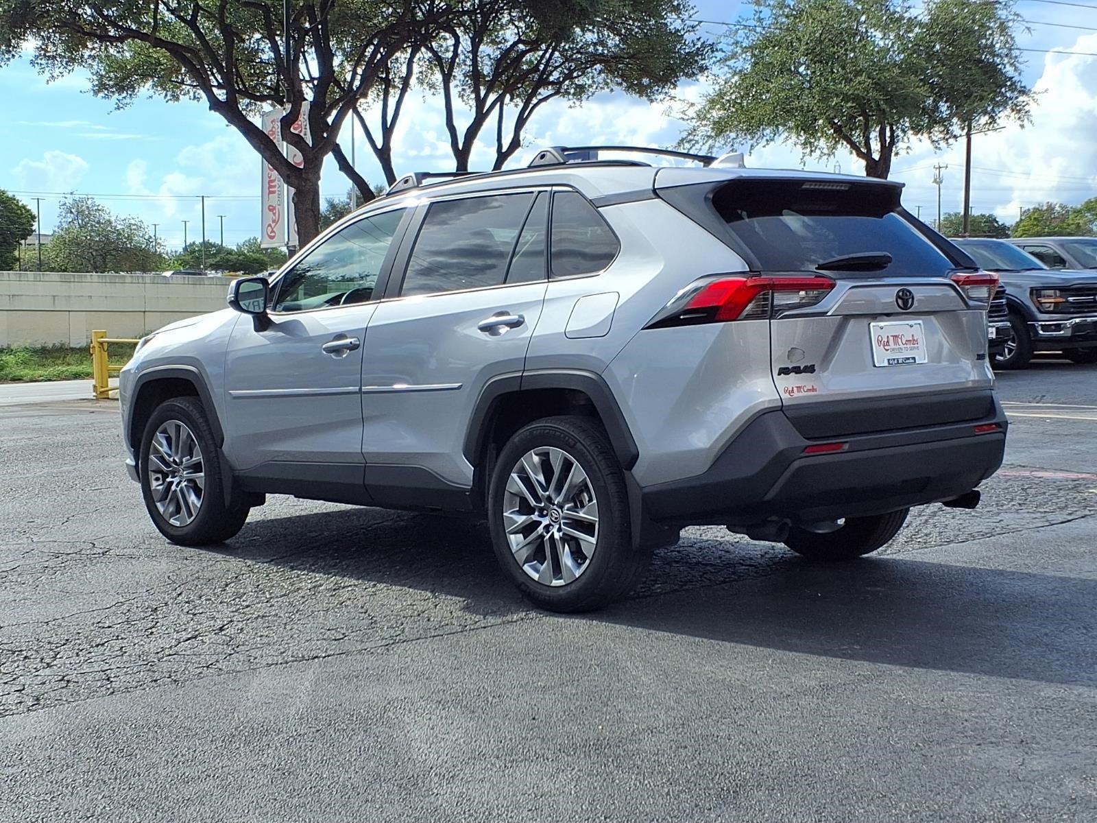 Used 2024 Toyota RAV4 XLE Premium FWD image 8