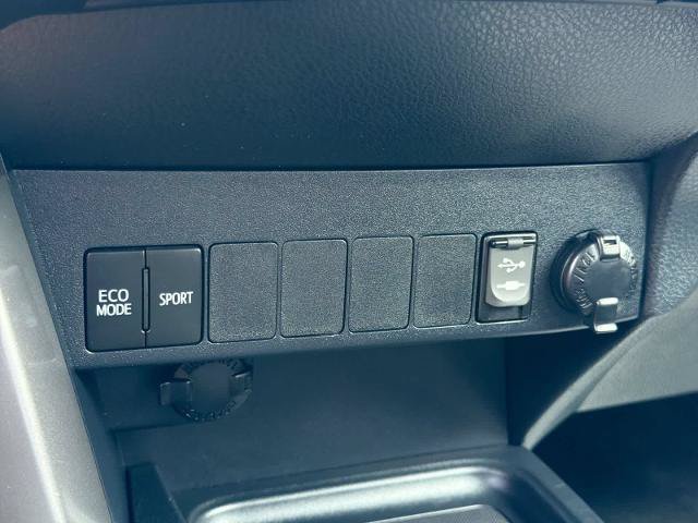 Used 2017 Toyota RAV4 XLE w/ Plus Extra Value Package AWD/4WD image 32