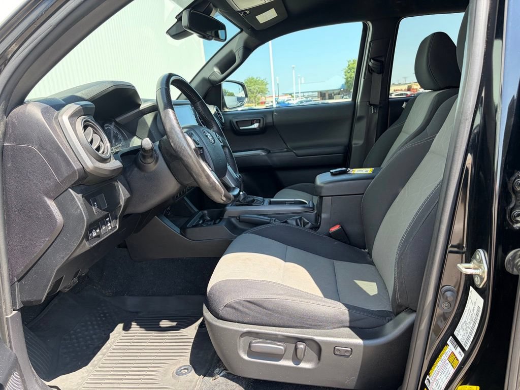 Used 2020 Toyota Tacoma TRD Sport w/ Technology Package AWD/4WD image 14