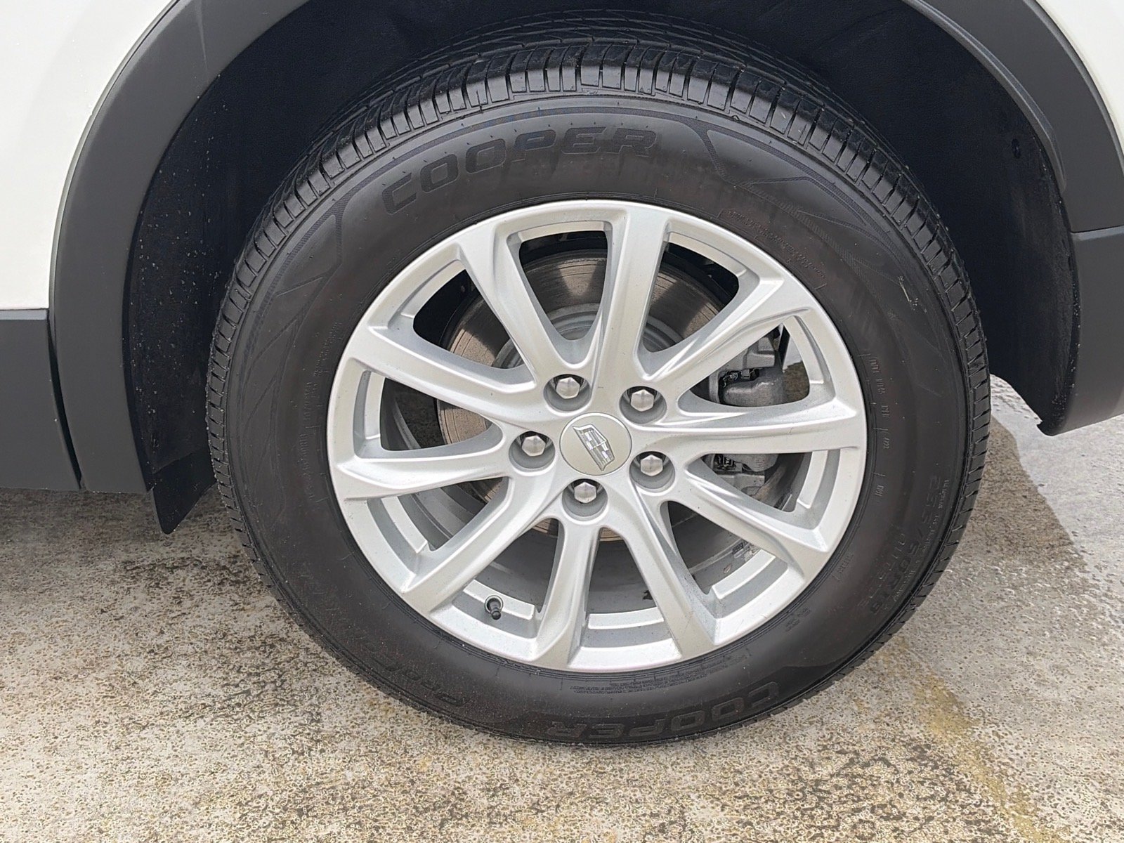 Used 2023 Cadillac XT4 Luxury w/ Cold Weather Package AWD/4WD image 21