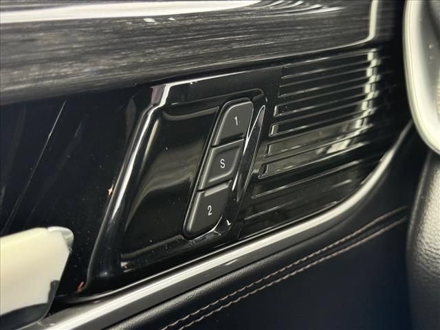 Used 2022 Jeep Wagoneer Series III AWD/4WD image 24