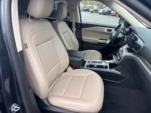 Certified 2022 Ford Explorer XLT w/ Equipment Group 202A AWD/4WD image 11