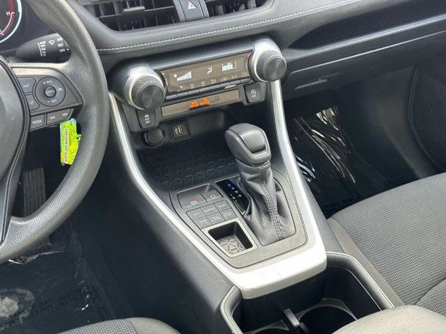 Used 2024 Toyota RAV4 LE AWD/4WD image 15