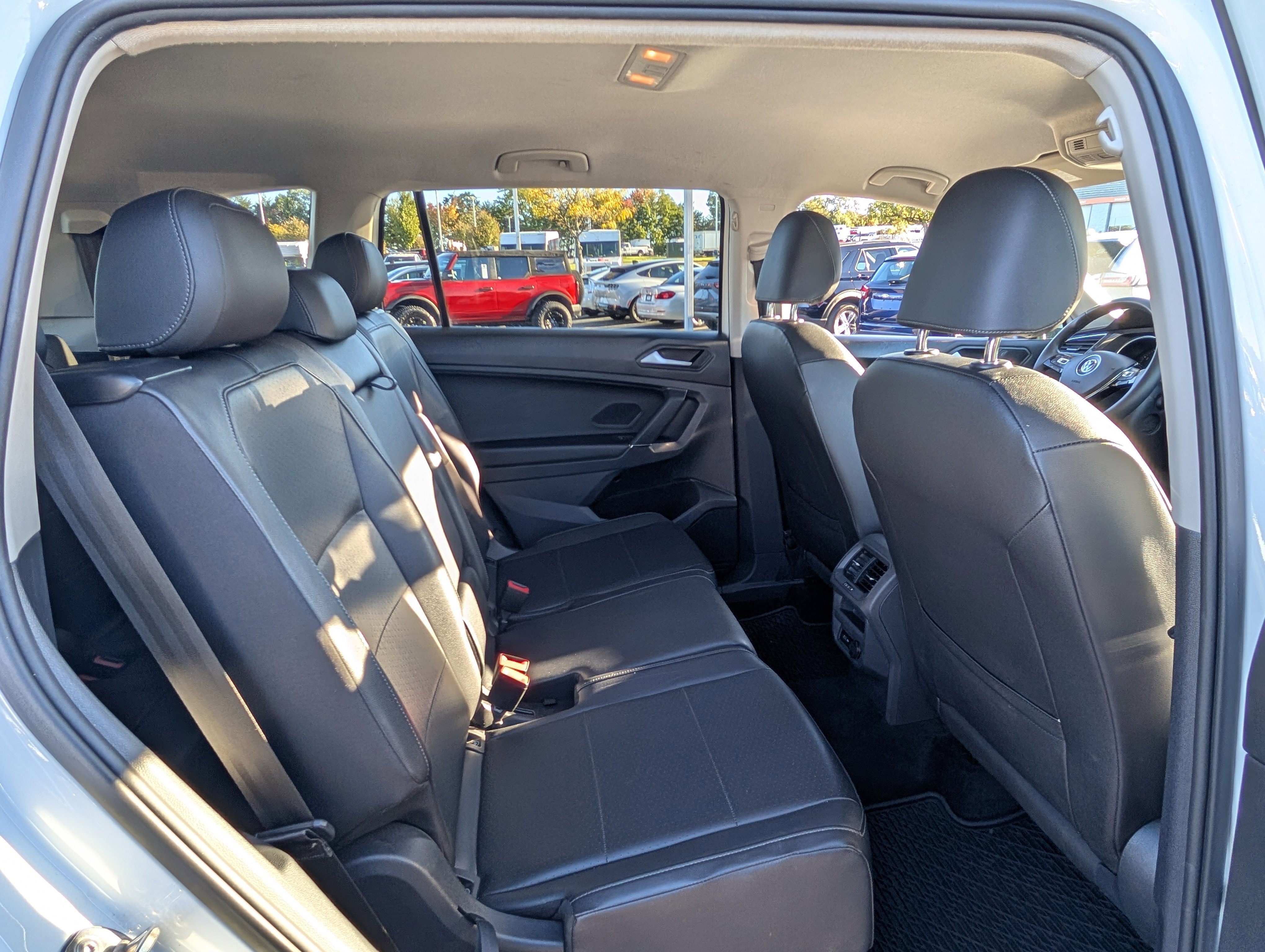 Used 2020 Volkswagen Tiguan SE image 11